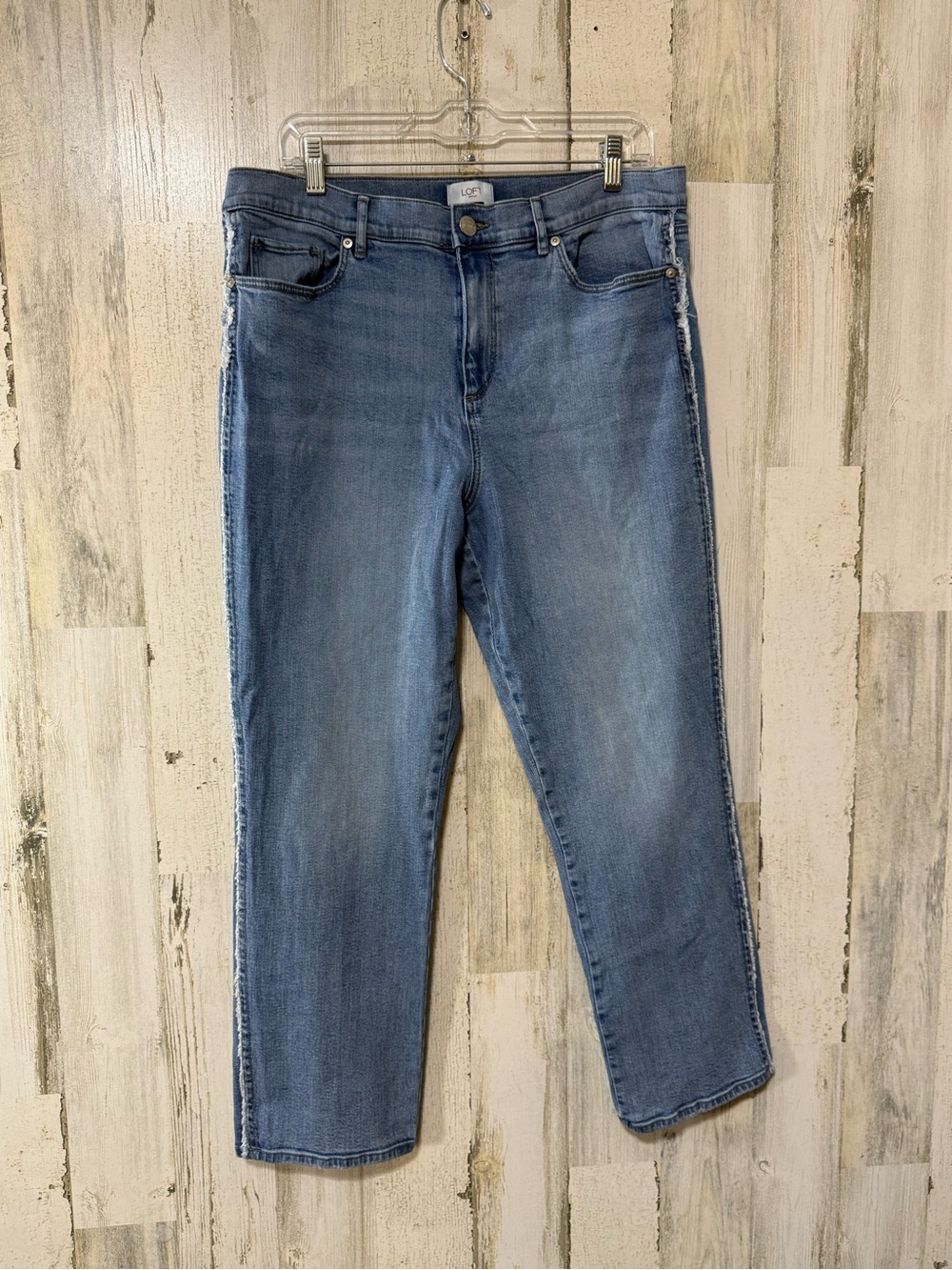 LOFT Cropped Straight-Leg Jeans in Light Blue Wash